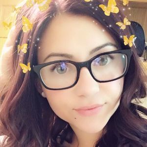 Meet your Posher, Annastasia